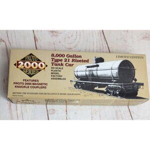 Proto 2000 Series 8,000 Gallon Type 21 Riveted Tank Car HO Scale Model Train